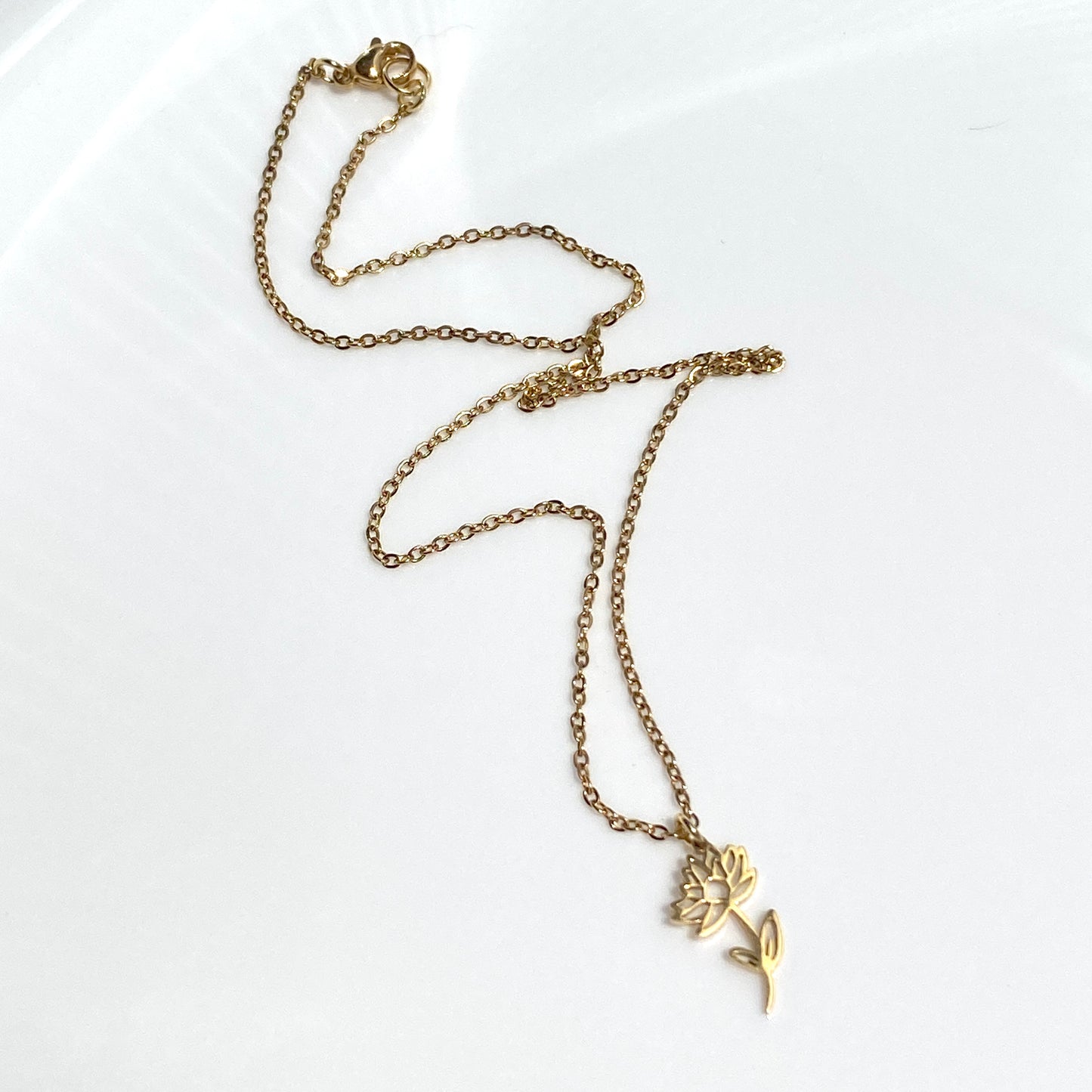 18 kt Gold Birth Flower on Cable Chain Stainless Steel Necklace