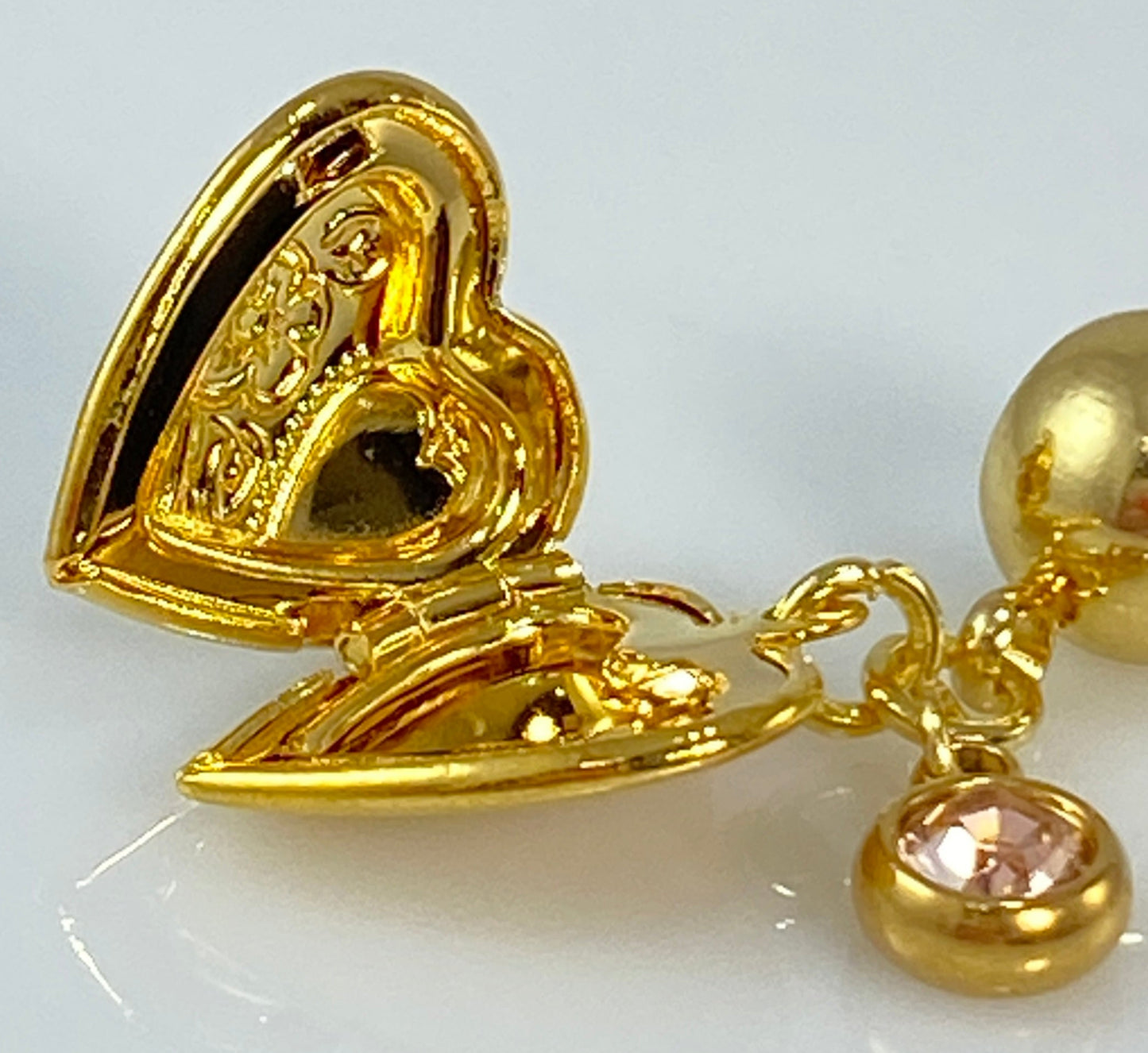 Médaillon en forme de cœur ouvrable en or 18 carats et breloque ou collier ou boucles d'oreilles ou porte-clés en acier inoxydable avec pierre de naissance