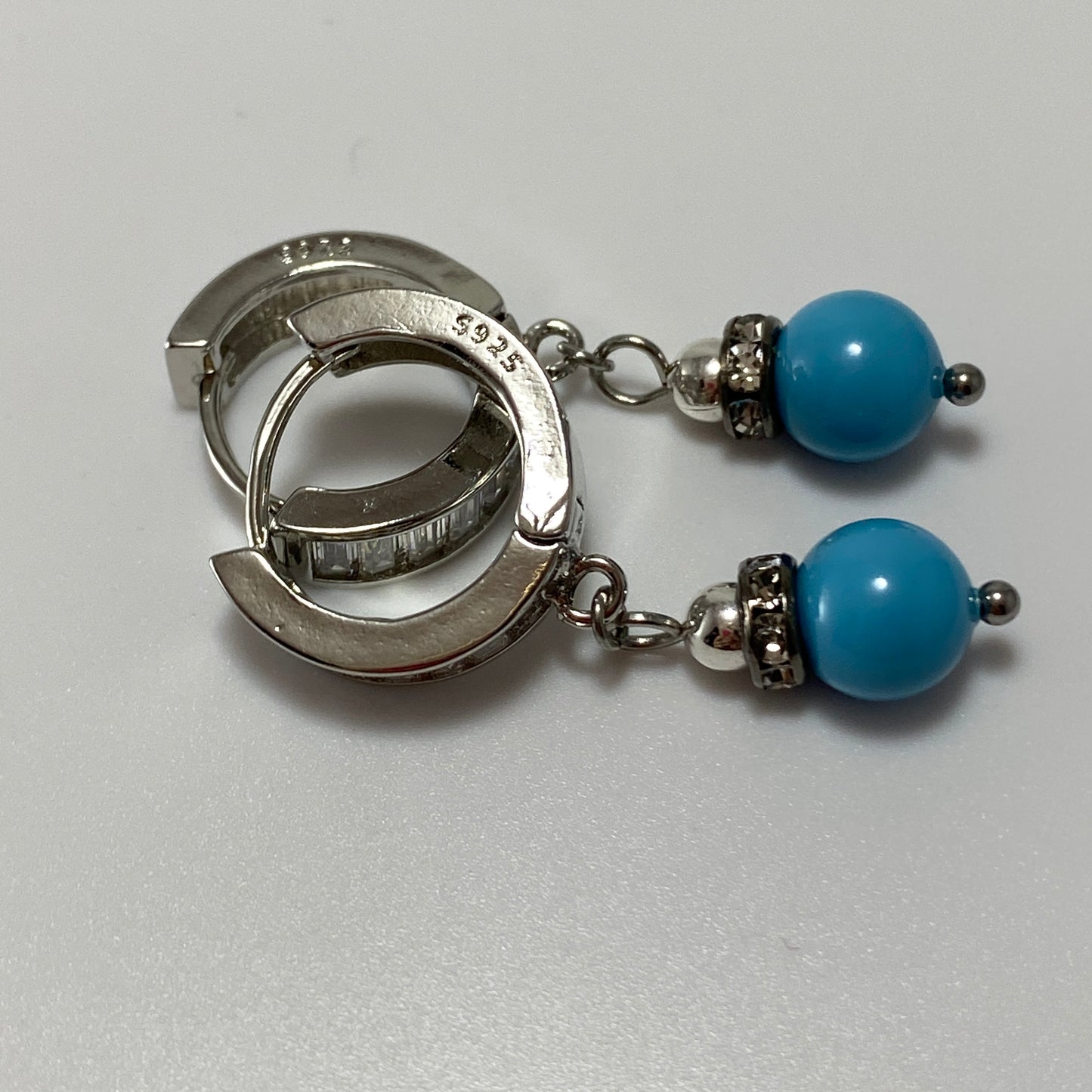 Boucles d'oreilles en argent sterling avec perles de cristal autrichiennes et pierres en zircone cubique