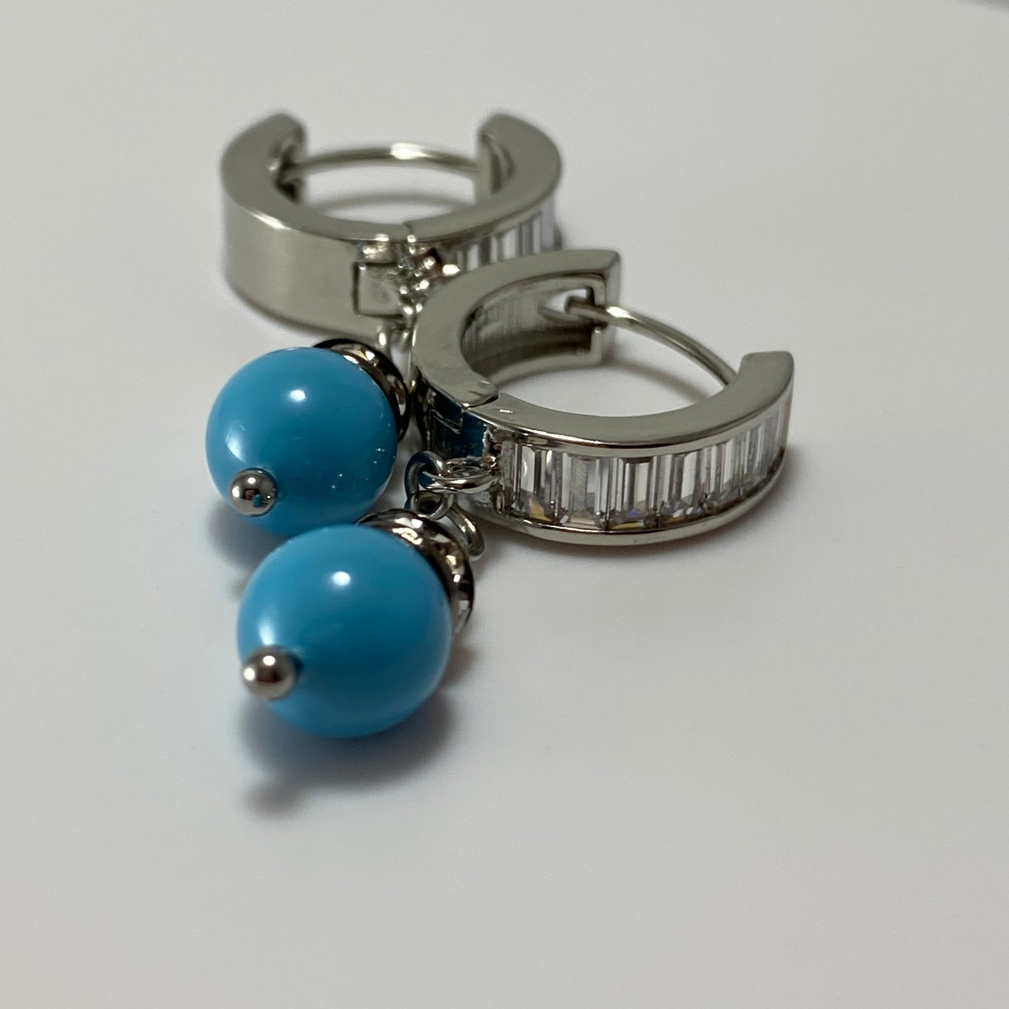 Boucles d'oreilles en argent sterling avec perles de cristal autrichiennes et pierres en zircone cubique