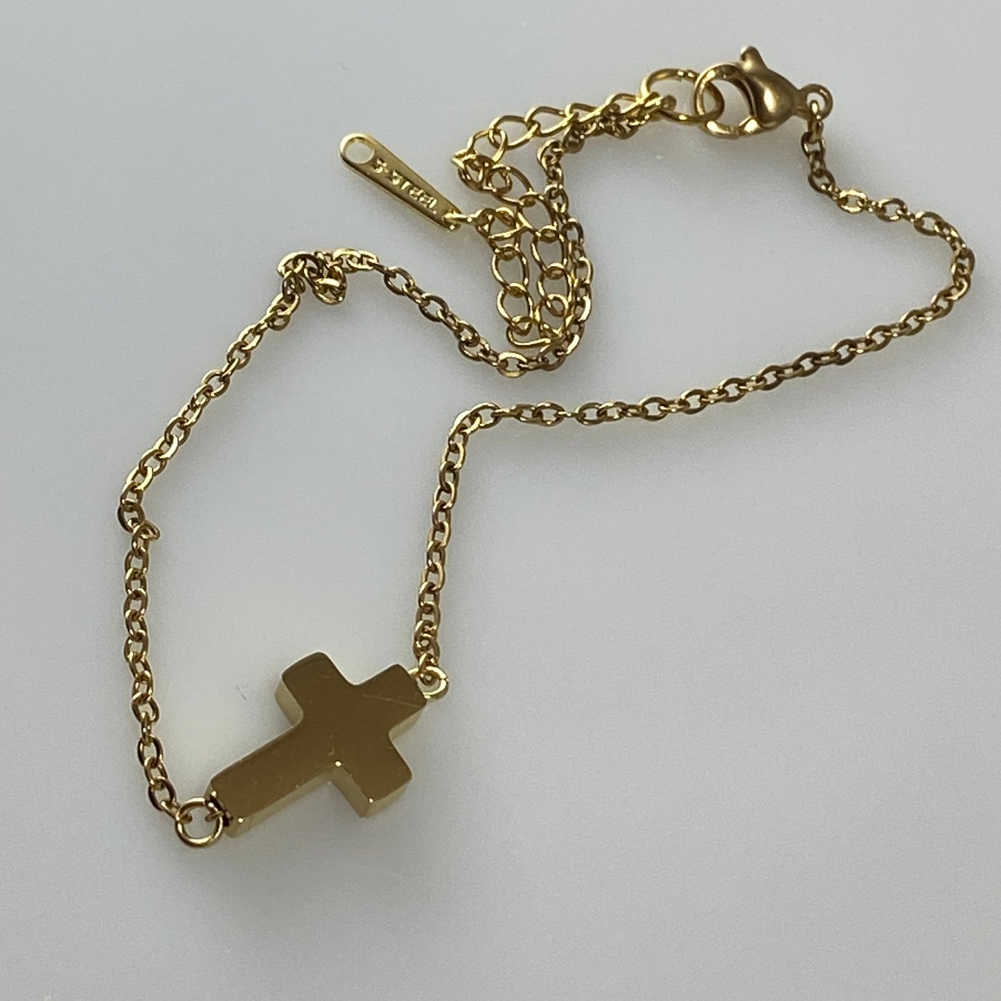 18 kt Gold Plated Cross on Cable Chain Link Bracelet Stainless Steel
