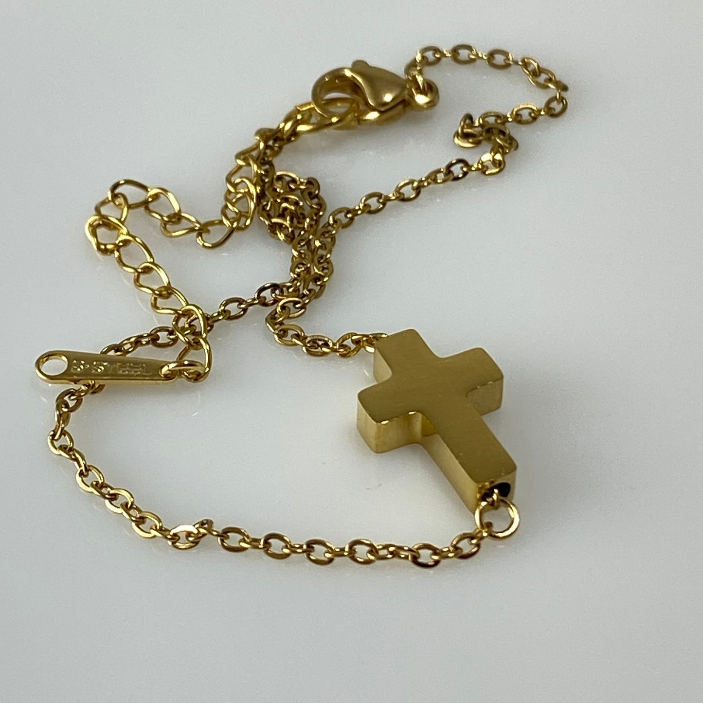 18 kt Gold Plated Cross on Cable Chain Link Bracelet Stainless Steel