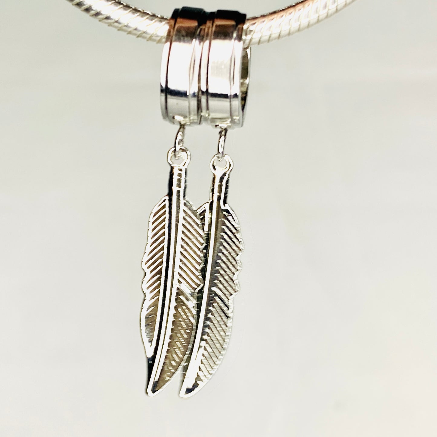 Boucles d'oreilles créoles en acier inoxydable avec plumes