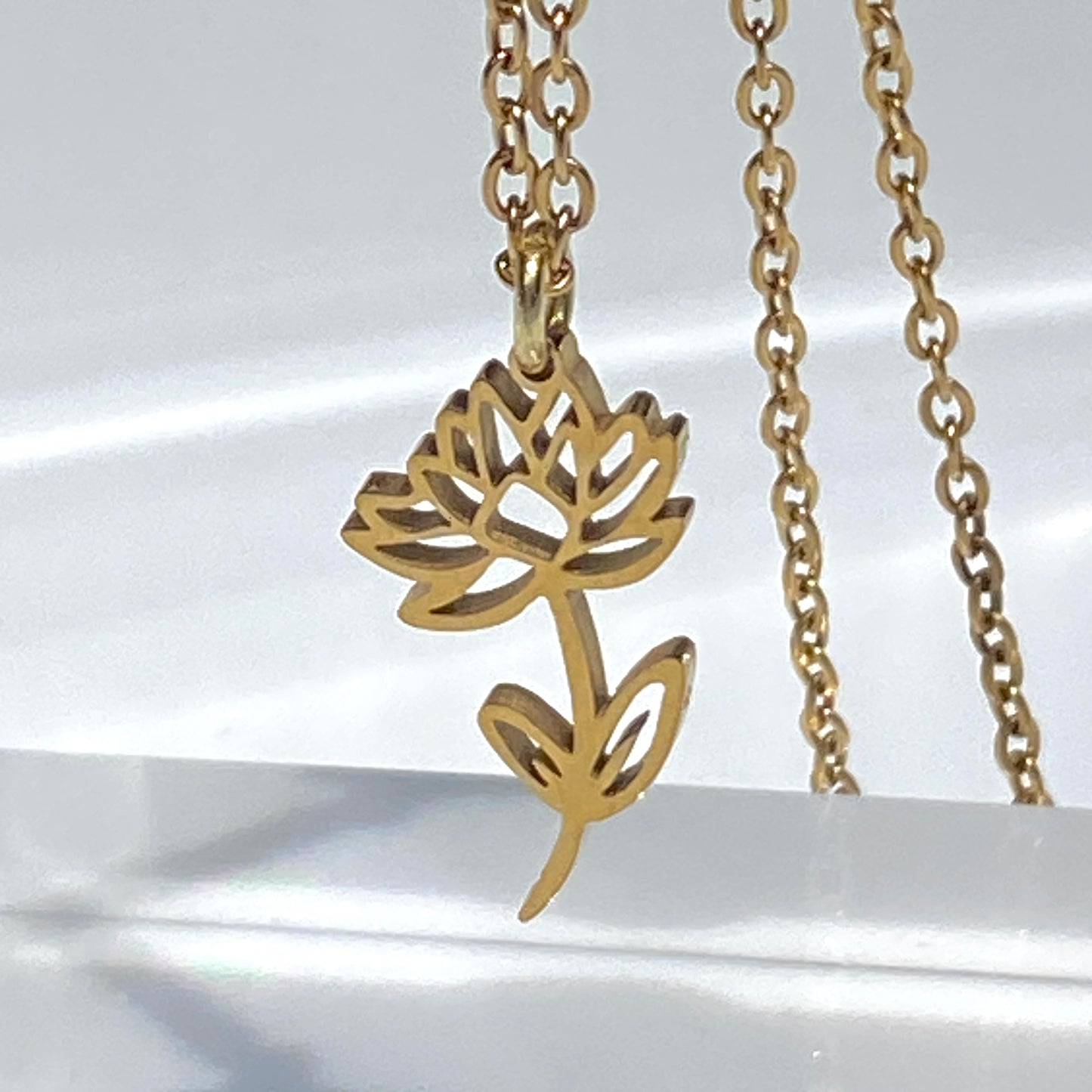 18 kt Gold Birth Flower on Cable Chain Stainless Steel Necklace