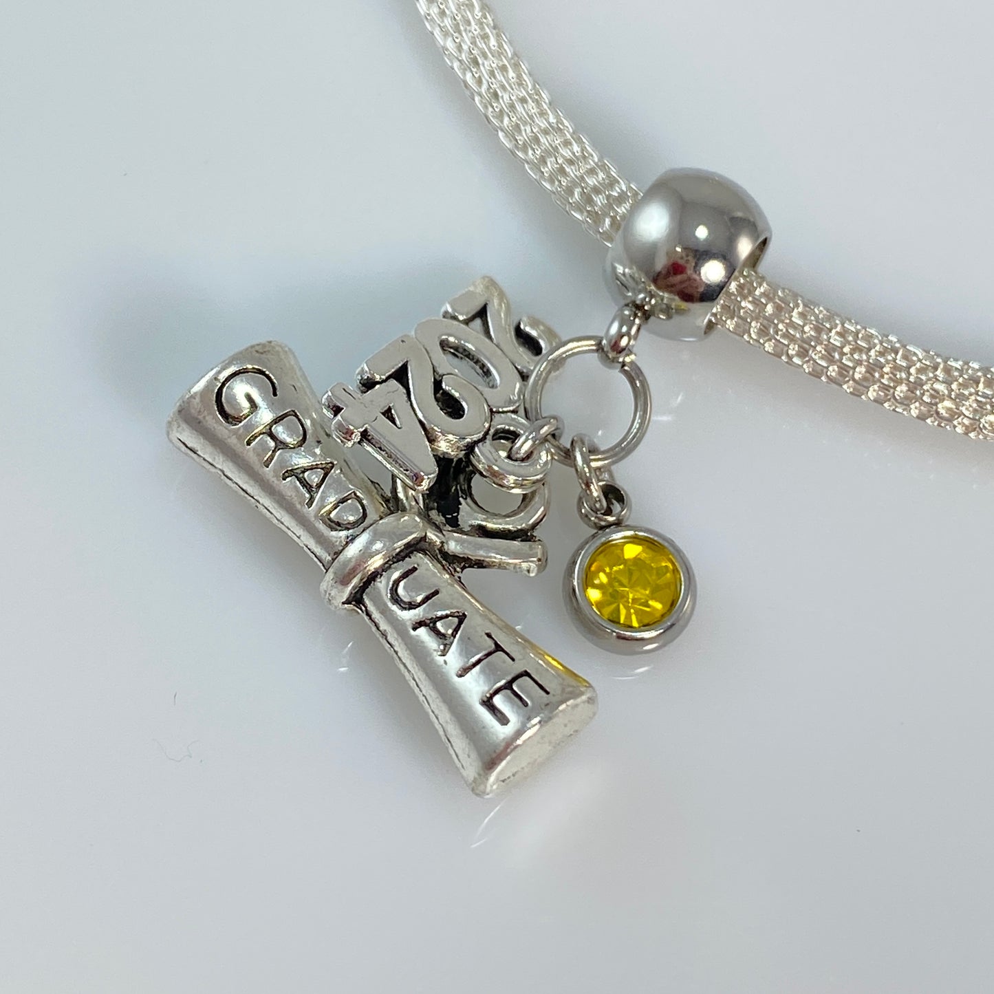Breloque ou collier ou boucles d'oreilles ou porte-clés de remise de diplôme en argent 2024