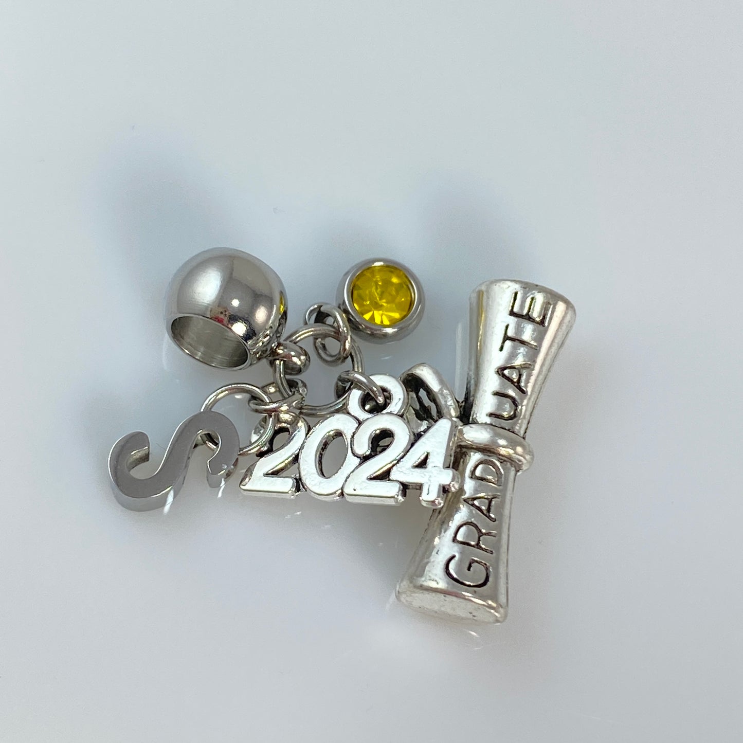 Breloque ou collier ou boucles d'oreilles ou porte-clés de remise de diplôme en argent 2024