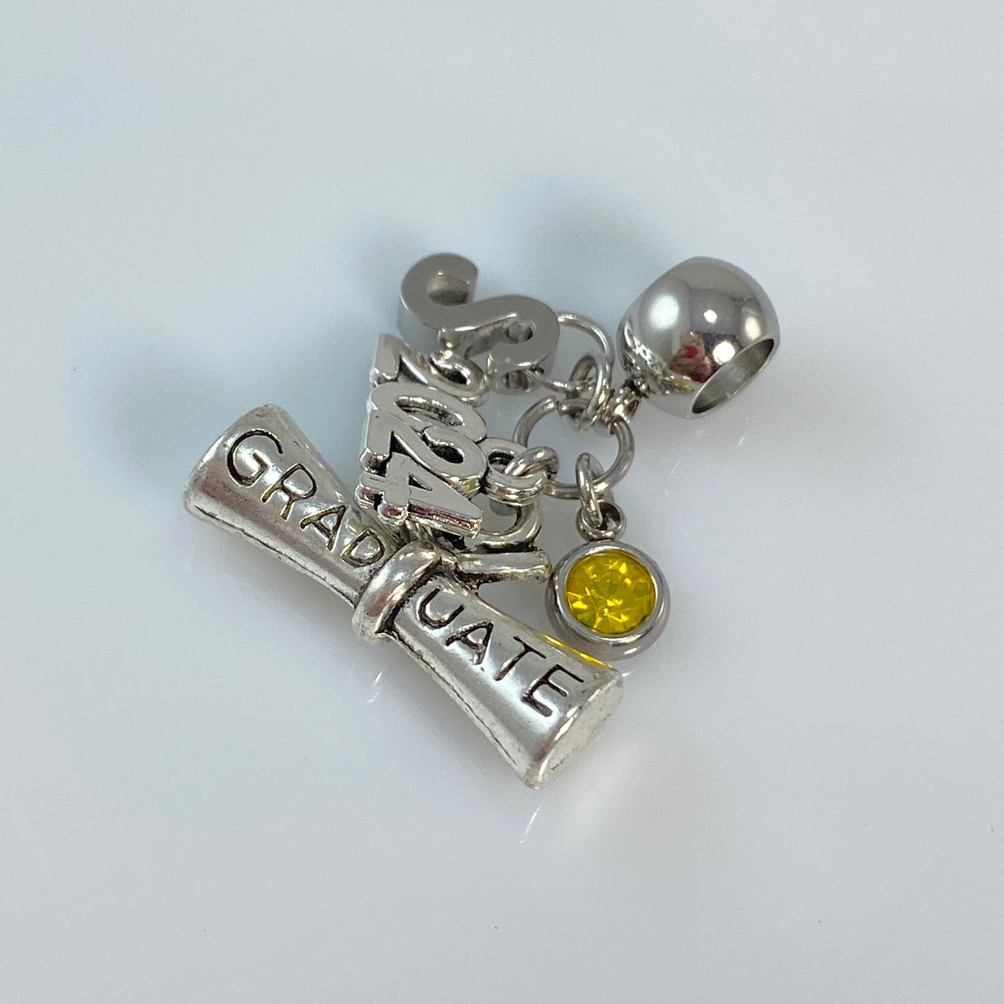 Breloque ou collier ou boucles d'oreilles ou porte-clés de remise de diplôme en argent 2024