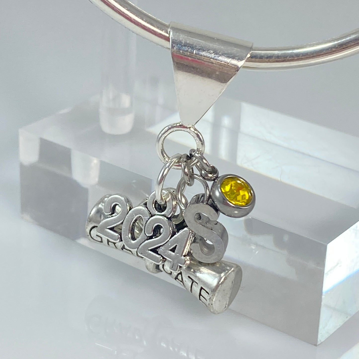Breloque ou collier ou boucles d'oreilles ou porte-clés de remise de diplôme en argent 2024