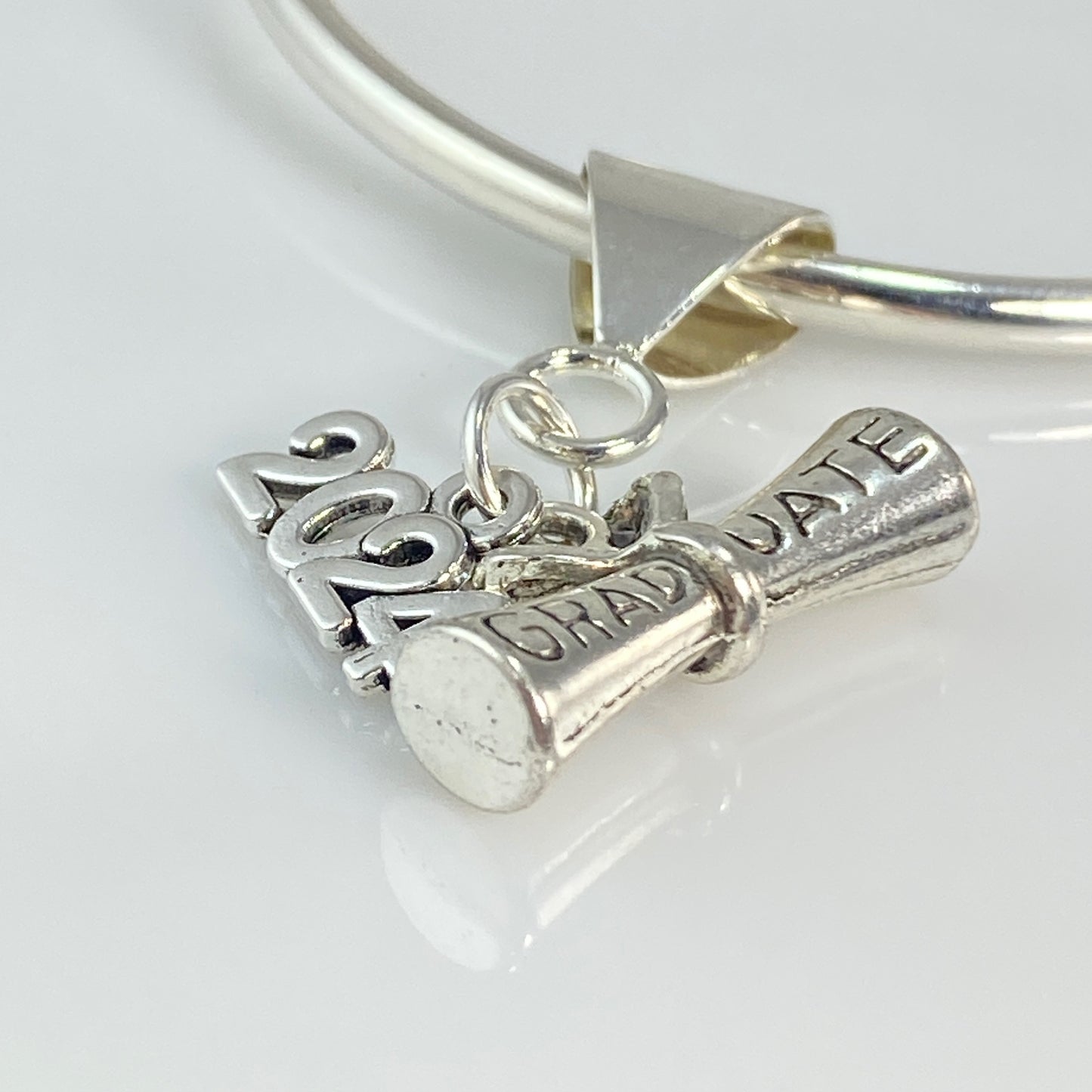 Breloque ou collier ou boucles d'oreilles ou porte-clés de remise de diplôme en argent 2024