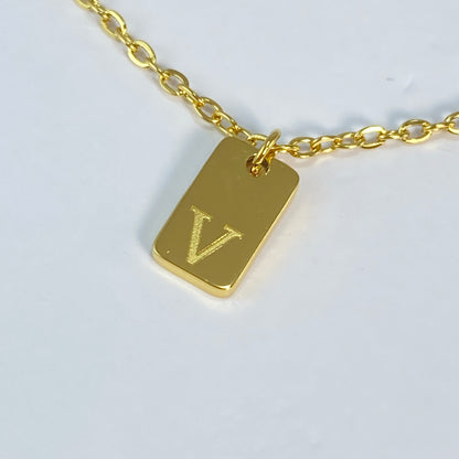 Collier en acier inoxydable doré 18 carats avec petite lettre initiale