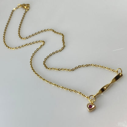 Collier en acier inoxydable plaqué or 18 carats avec barre torsadée et cœur