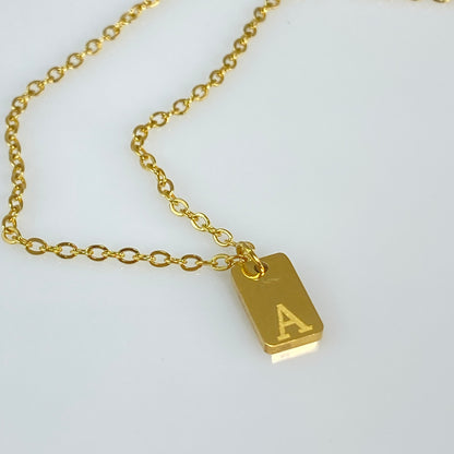 Collier en acier inoxydable doré 18 carats avec petite lettre initiale