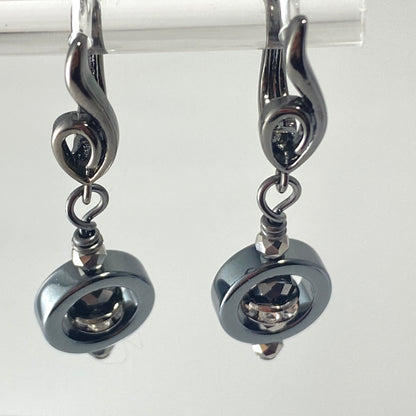 Boucles d'oreilles en hématite plaquée noire et cristaux tchèques