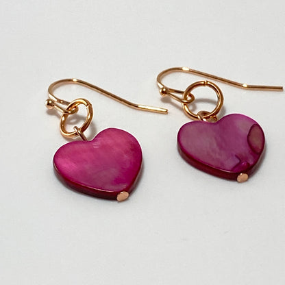 Boucles d'oreilles en forme de cœur en nacre sur fils plaqués or rose