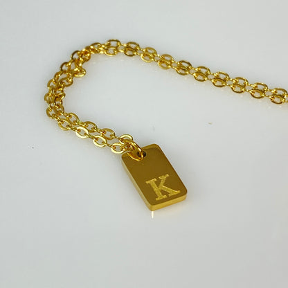 Collier en acier inoxydable doré 18 carats avec petite lettre initiale