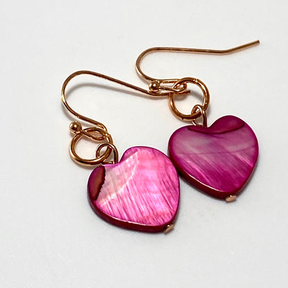 Boucles d'oreilles en forme de cœur en nacre sur fils plaqués or rose