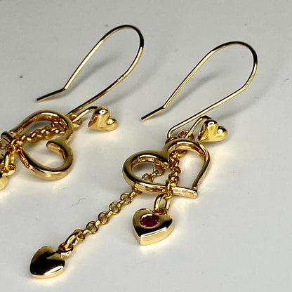 Boucles d'oreilles à crochet en forme de cœur en laiton plaqué or 24 carats avec pierres en zircone cubique