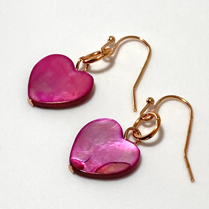 Boucles d'oreilles en forme de cœur en nacre sur fils plaqués or rose