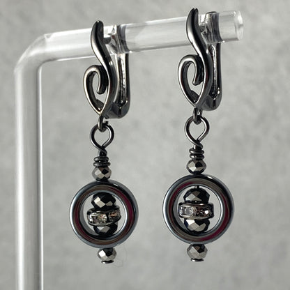 Boucles d'oreilles en hématite plaquée noire et cristaux tchèques