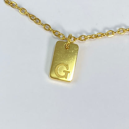 Collier en acier inoxydable doré 18 carats avec petite lettre initiale