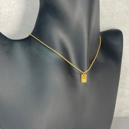 Collier en acier inoxydable doré 18 carats avec petite lettre initiale