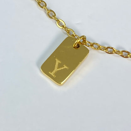 Collier en acier inoxydable doré 18 carats avec petite lettre initiale