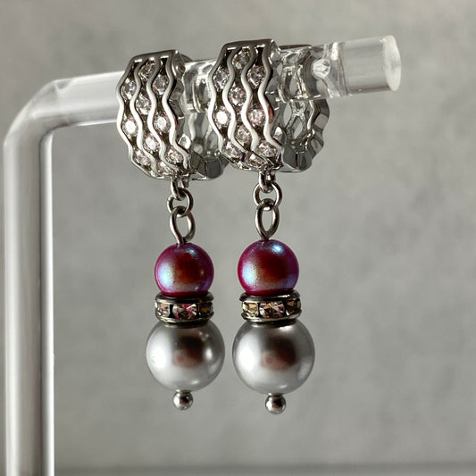 Boucles d'oreilles en perles de cristal autrichiennes sur plaqué or blanc avec pierres en zircone cubique