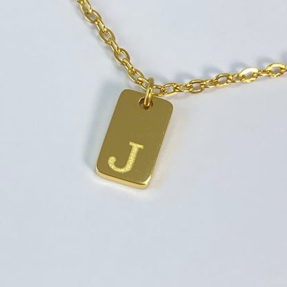 Collier en acier inoxydable doré 18 carats avec petite lettre initiale