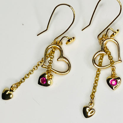 Boucles d'oreilles à crochet en forme de cœur en laiton plaqué or 24 carats avec pierres en zircone cubique