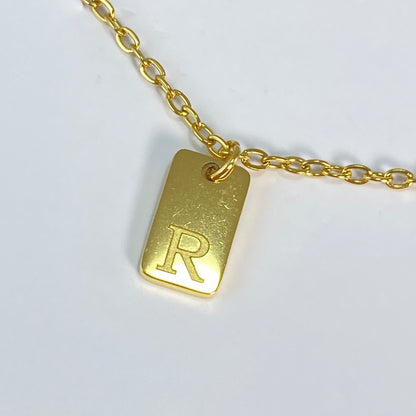 Collier en acier inoxydable doré 18 carats avec petite lettre initiale