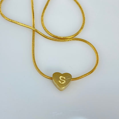 Collier en acier inoxydable avec lettre initiale en forme de cœur en or 18 carats