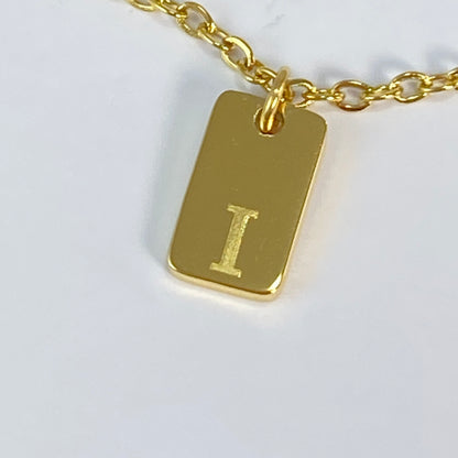 Collier en acier inoxydable doré 18 carats avec petite lettre initiale